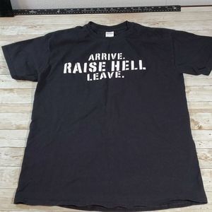 “Arrive, Raise Hell, Leave” Stone Cold Steve Austin WWE Wrestling T-Shirt Medium